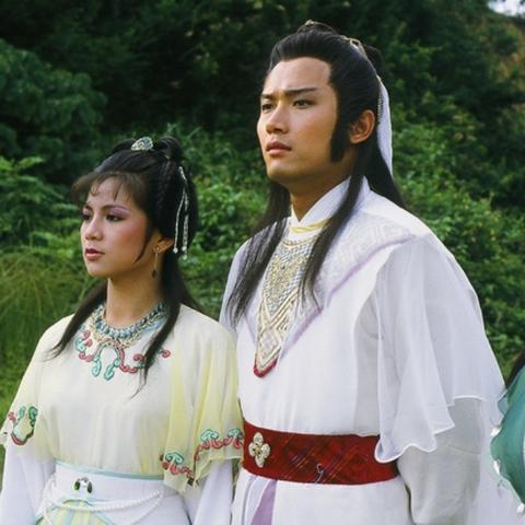 梦幻古龙与梦幻江湖的区别：古龙为历史虚拟，江湖为武侠世界真实。